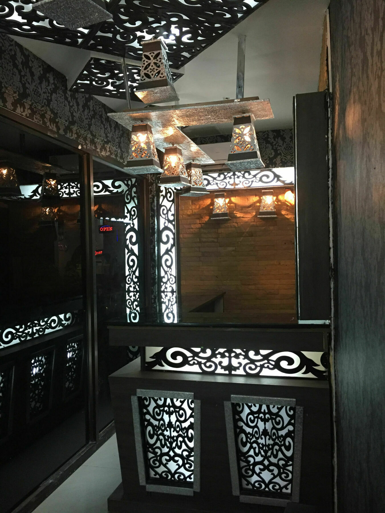 Harrys Suite Hotel Bangkok Exterior photo